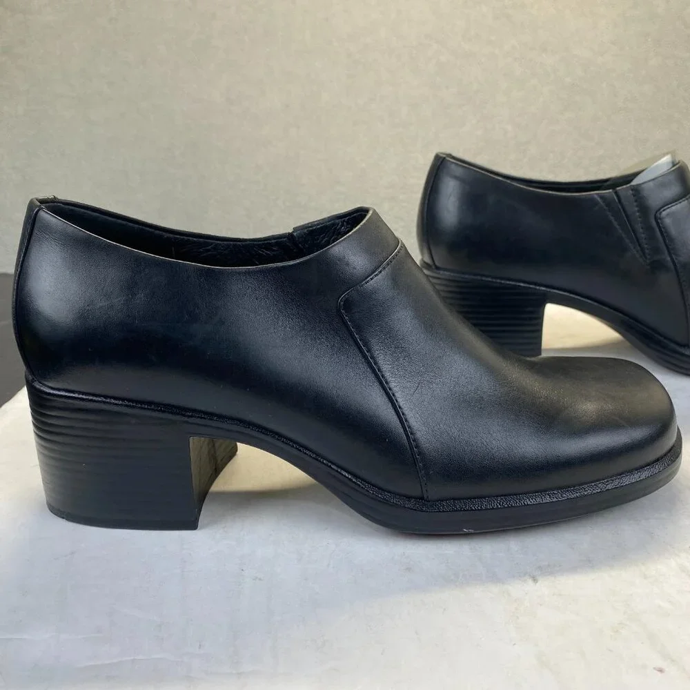 Clarks 30099‎ Black Leather Ankle Boots Heel Womans Size 9 M